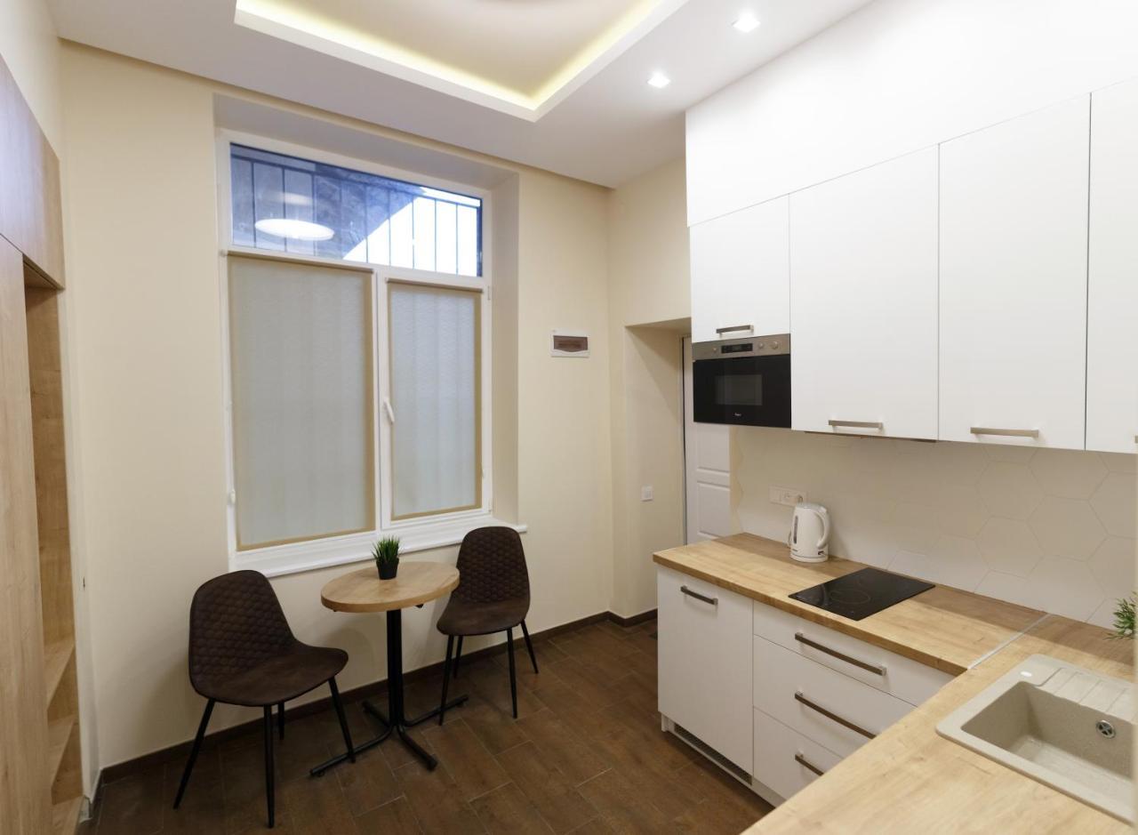Charming Apartment In The City Center Lviv Kültér fotó